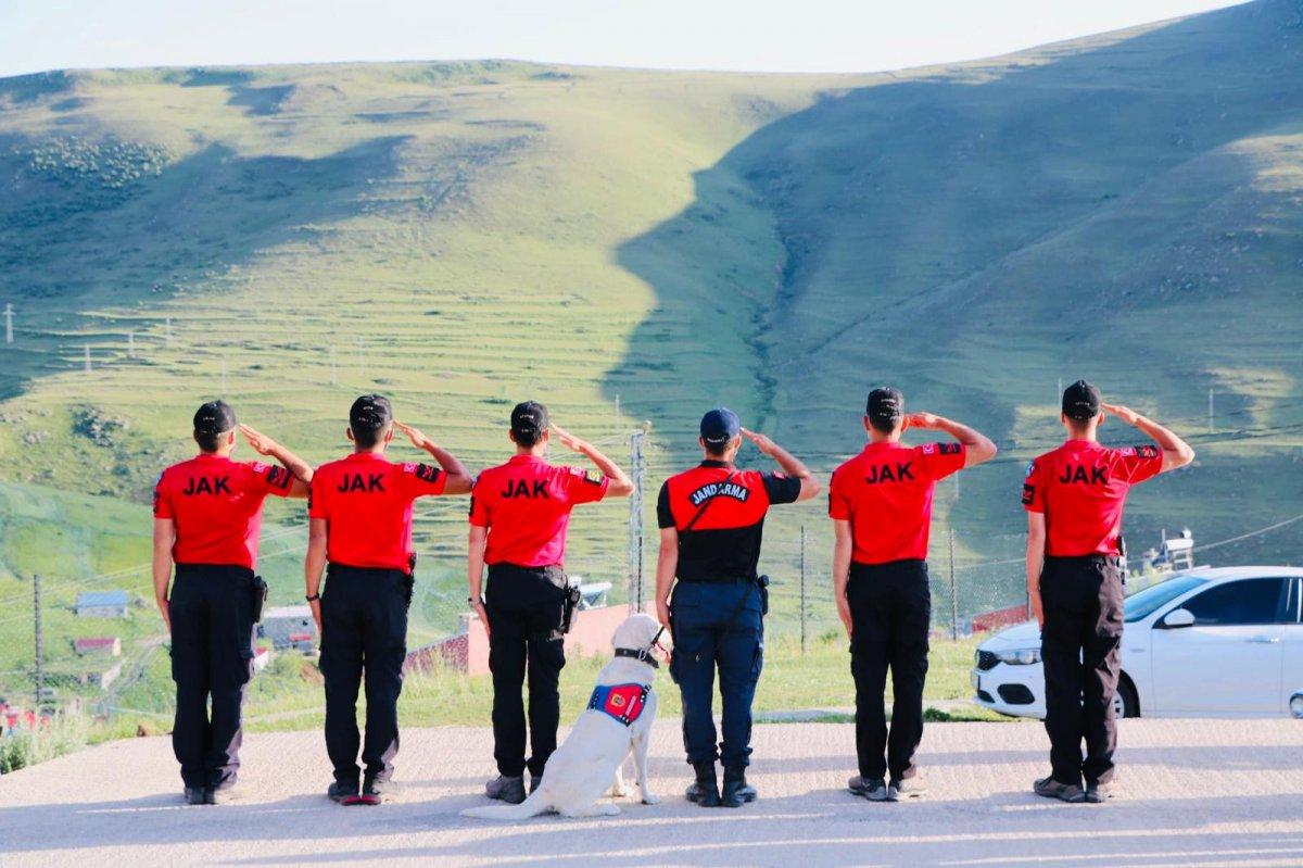 Ardahan JAK timlerinden Ata'ya selam