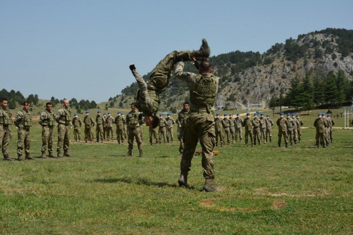MSB, Komando İhtisas Kursu'nun kapanış törenini paylaştı