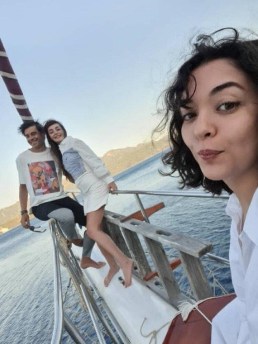 Zeynep Tuğçe Bayat kardeşini paylaştı