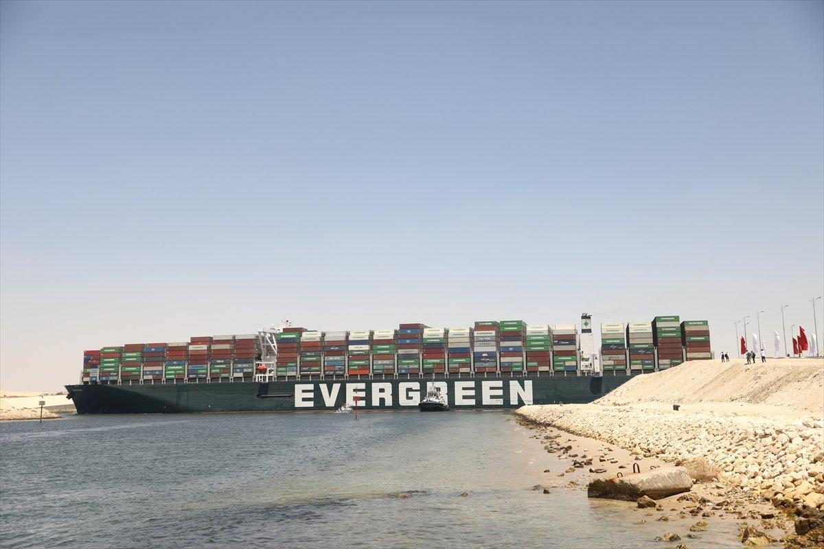 Süveyş Kanalı'nı tıkayan 'Ever Given' Mısır’dan ayrılıyor