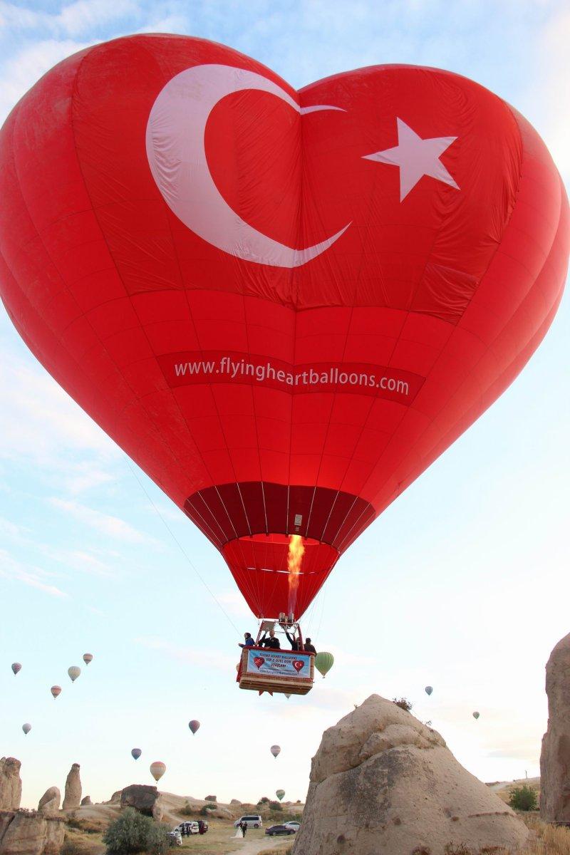 Türkiye'nin kalbi balon oldu Kapadokya’da uçtu