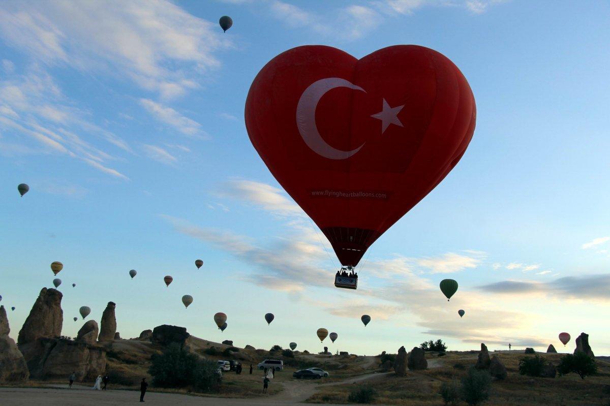 Türkiye'nin kalbi balon oldu Kapadokya’da uçtu