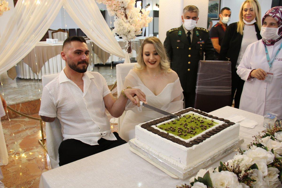 Pençe-Şimşek Harekatı gazisi, tedavi gördüğü hastanede evlendi