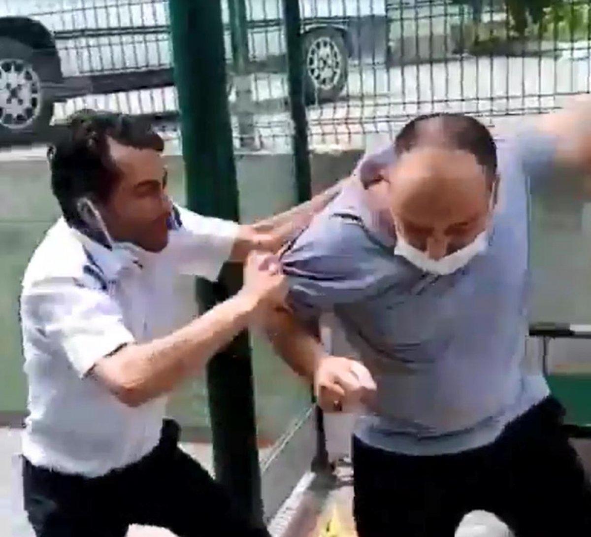 İzmit'te otobüs şoförü, yolcuyu darbetti