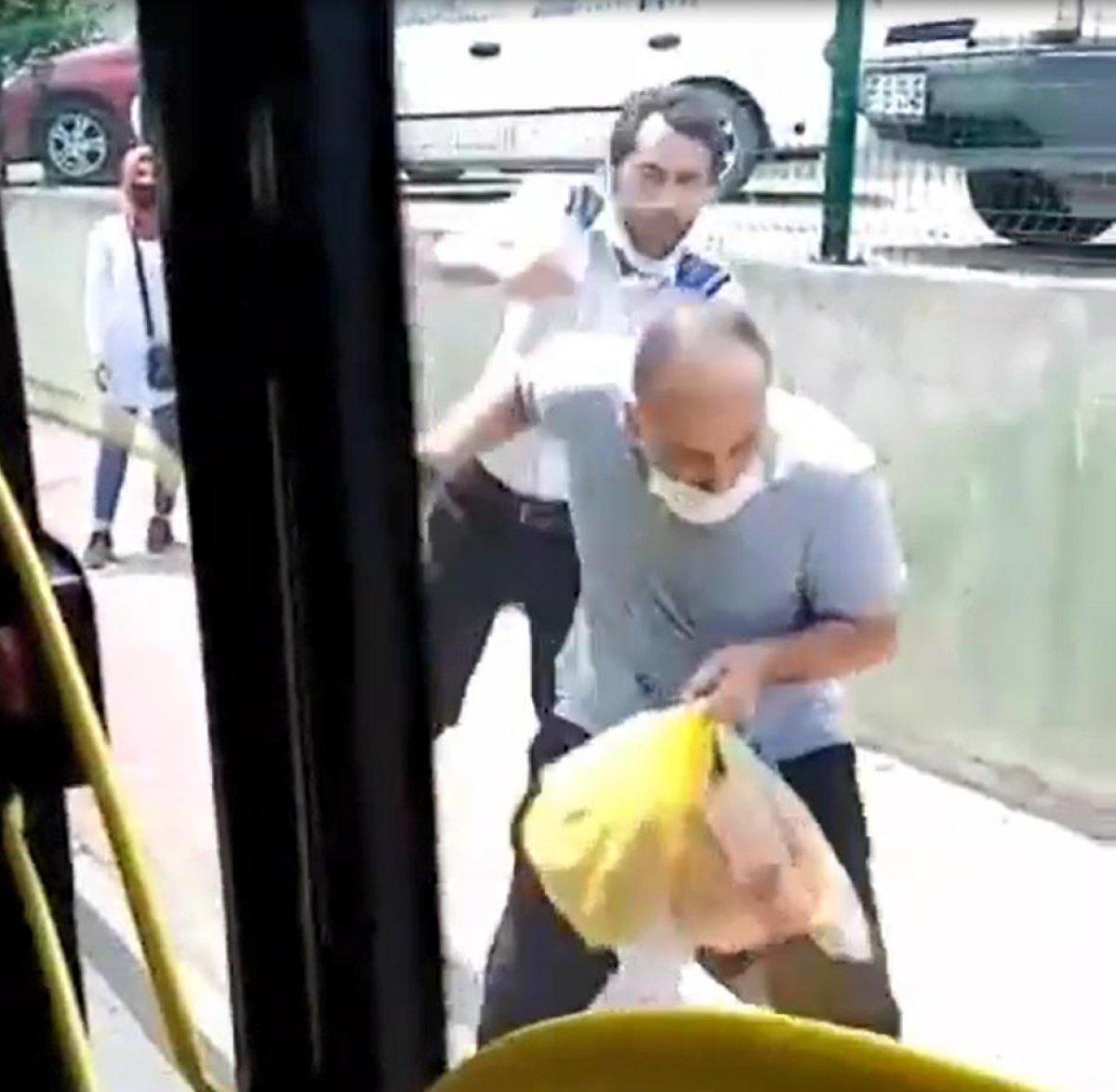 İzmit'te otobüs şoförü, yolcuyu darbetti