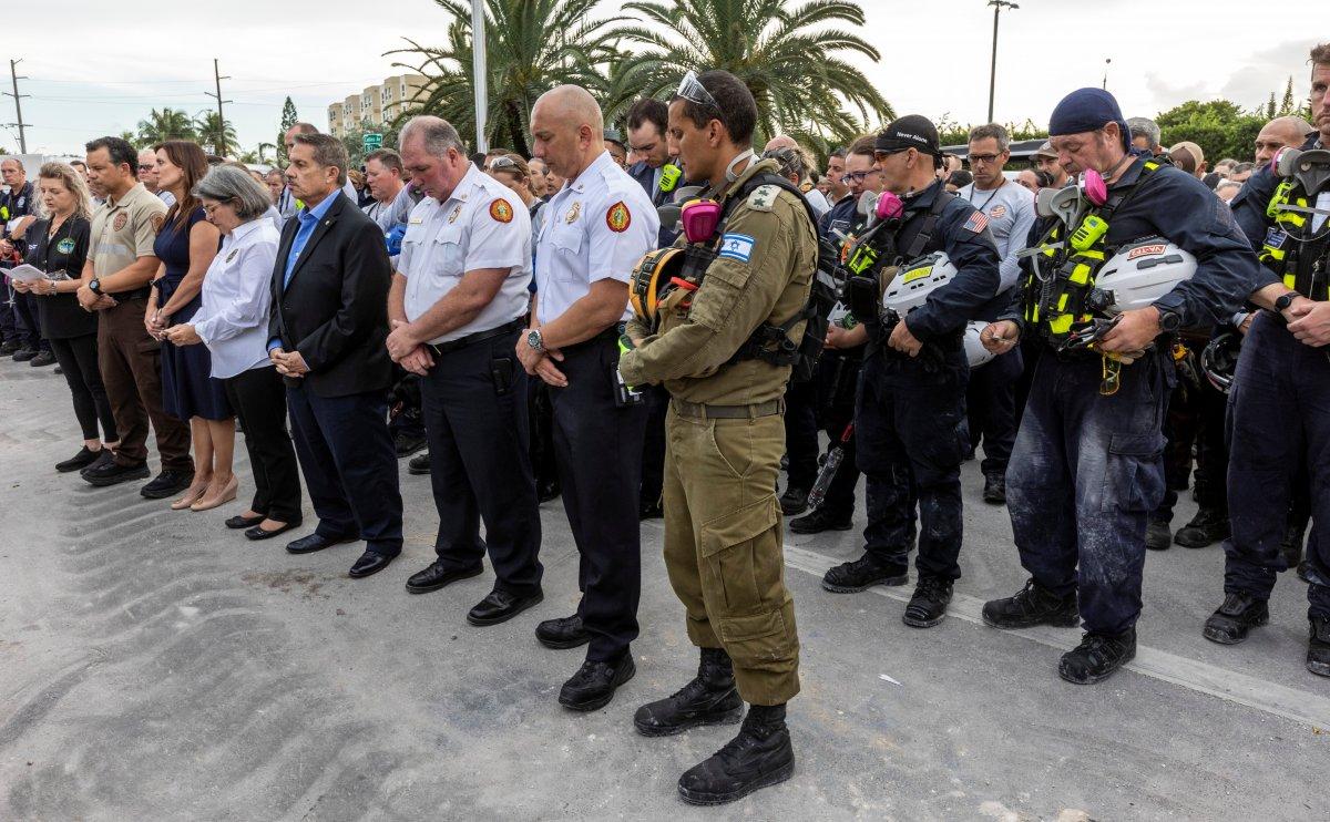 Miami'de çöken 13 katlı binanın enkazında hayat ümidi kesildi