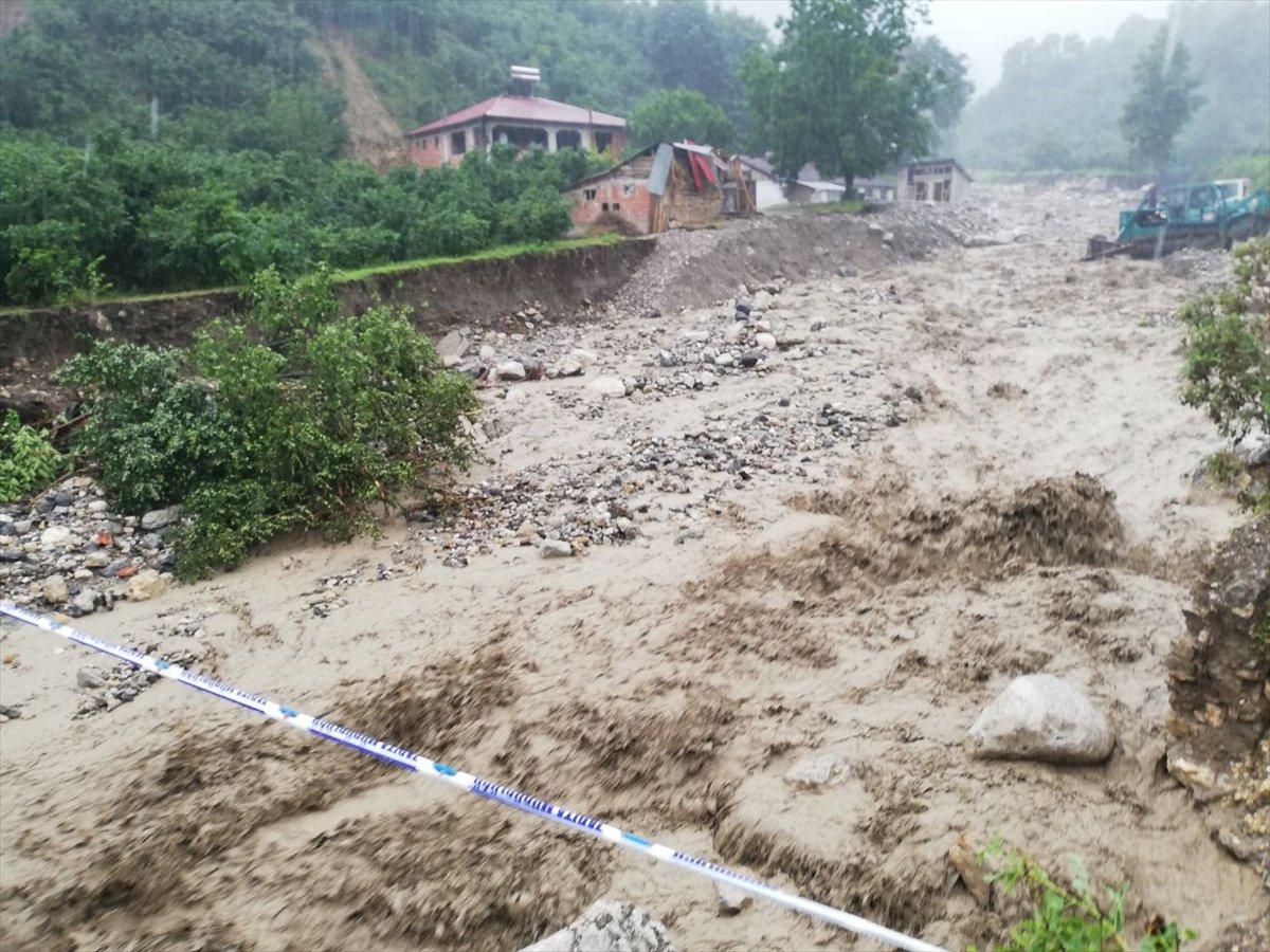 Sakarya'da sağanak taşkına sebep oldu