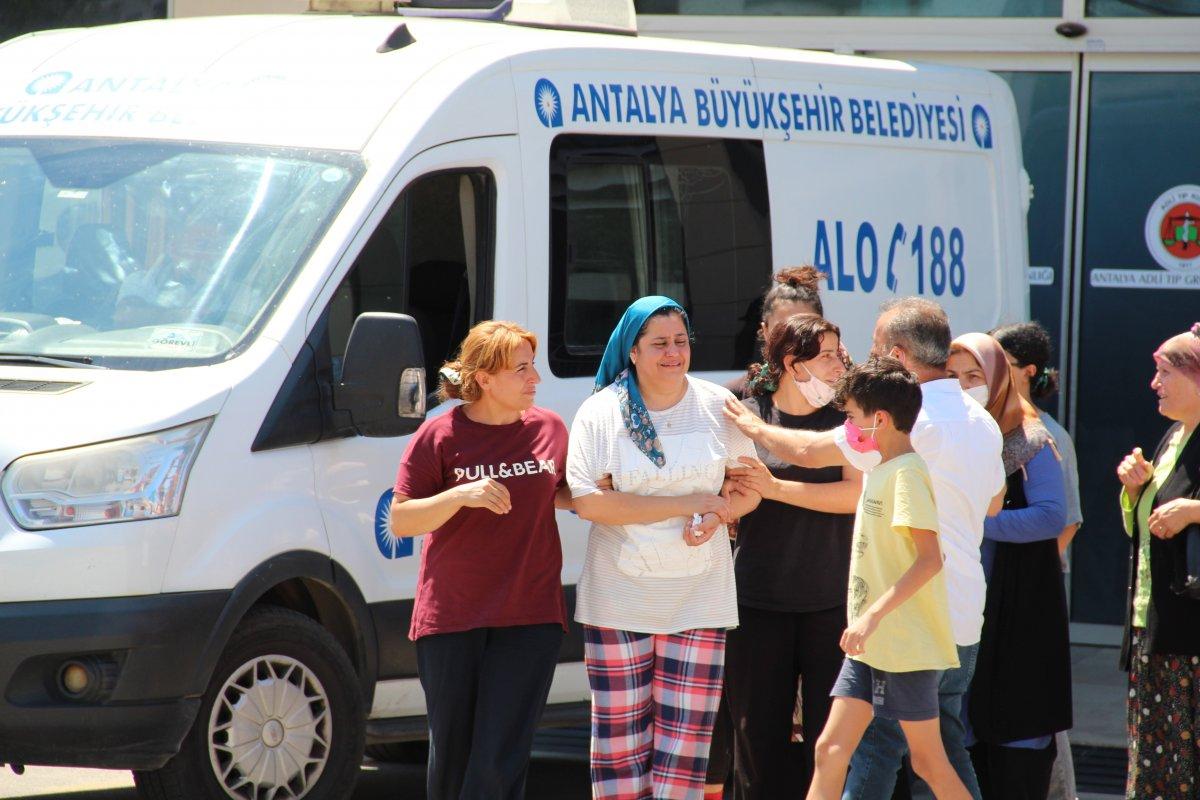 Antalya'da düğünde rahatsızlanan kız çocuğu hayatını kaybetti