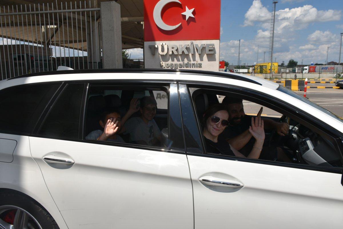 Gurbetçiler ana vatana gelmeyi sürdürüyor