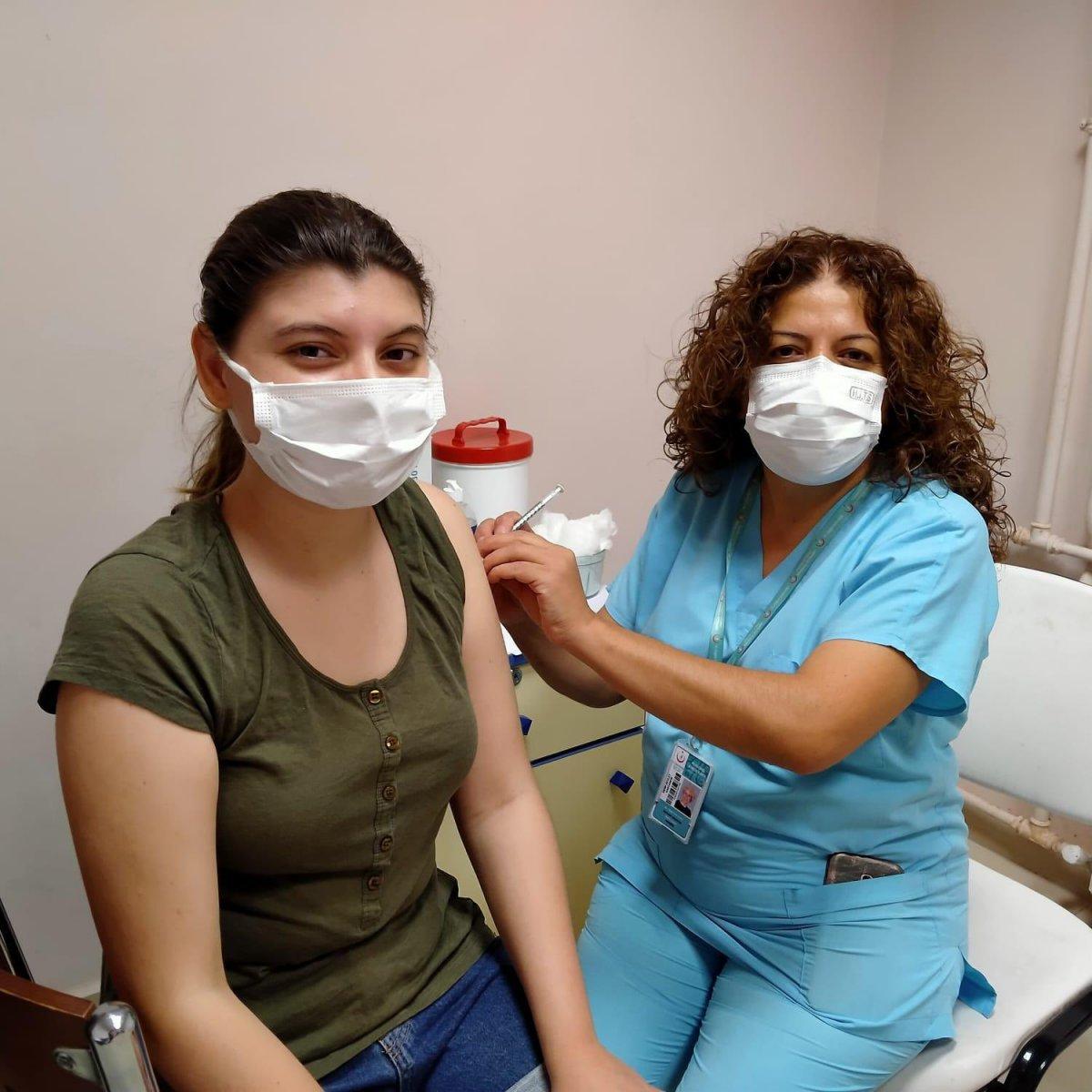 Didim'de annesi ve yeğenini kaybeden hemşire, görevine devam etti