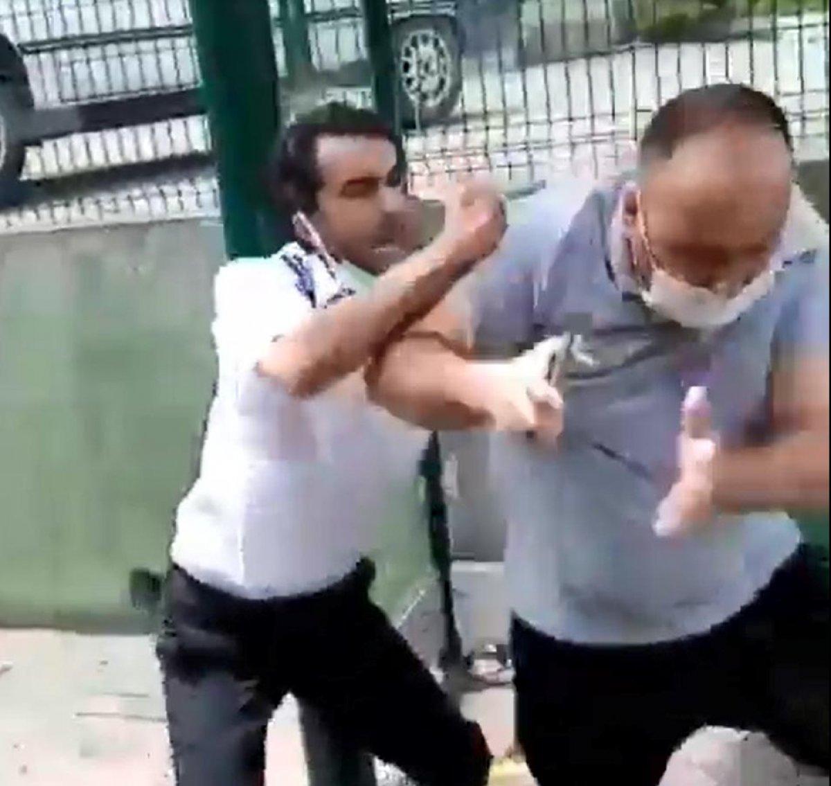 İzmit'te otobüs şoförü, yolcuyu darbetti