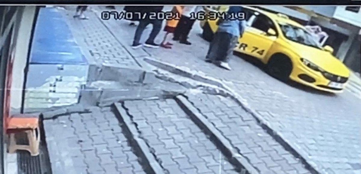 Kağıthane'de taksicinin ezdiği çocuk yaşamını yitirdi