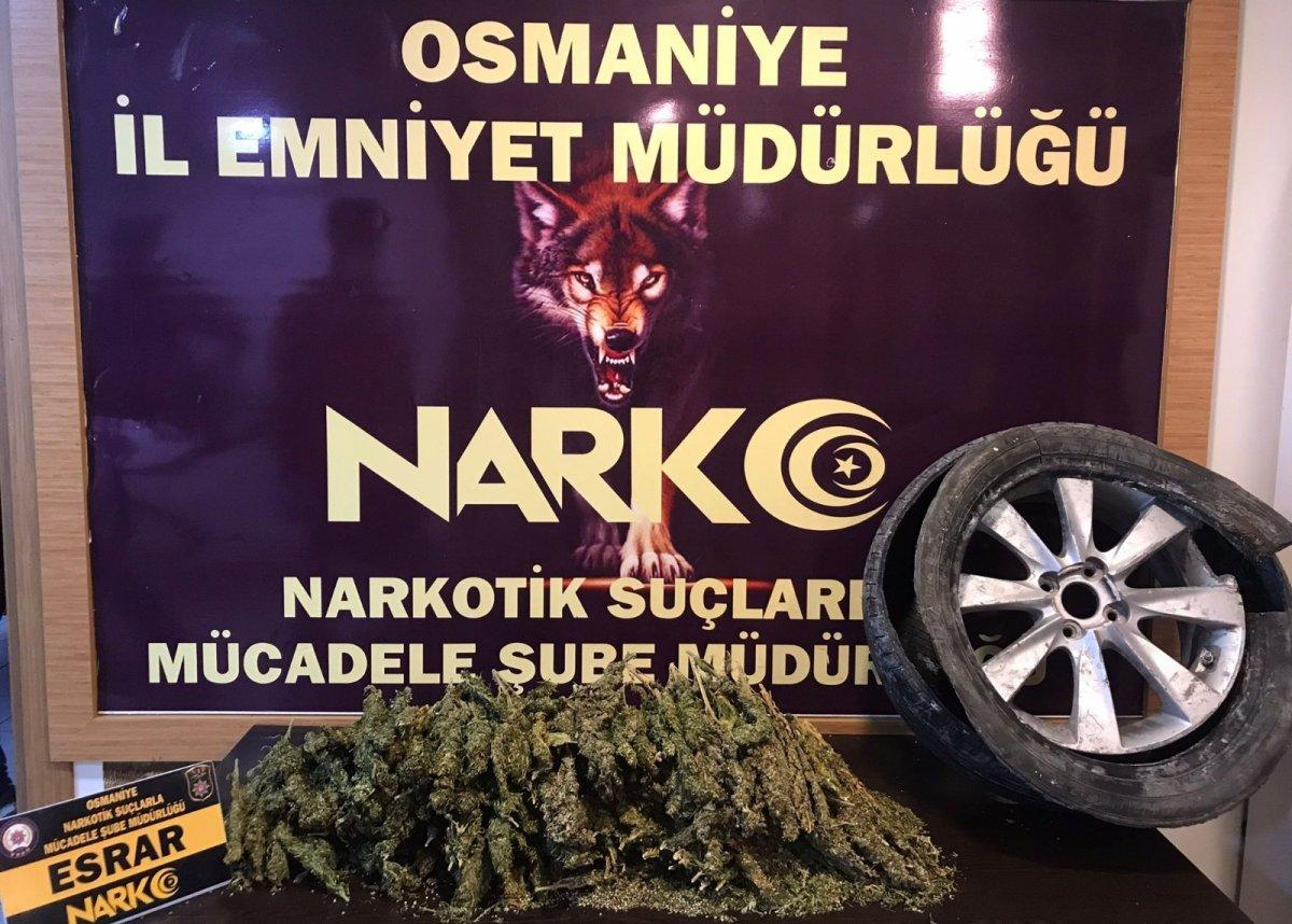 Osmaniye’de stepne içinden 4 kilo 300 gram esrar çıktı