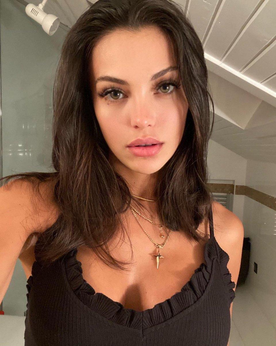 Tuvana Türkay, evinin zilini söktürdü