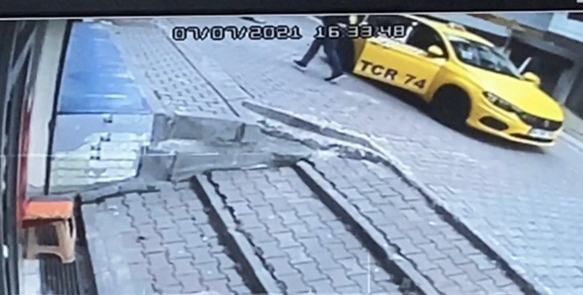 Kağıthane'de taksicinin ezdiği çocuk yaşamını yitirdi