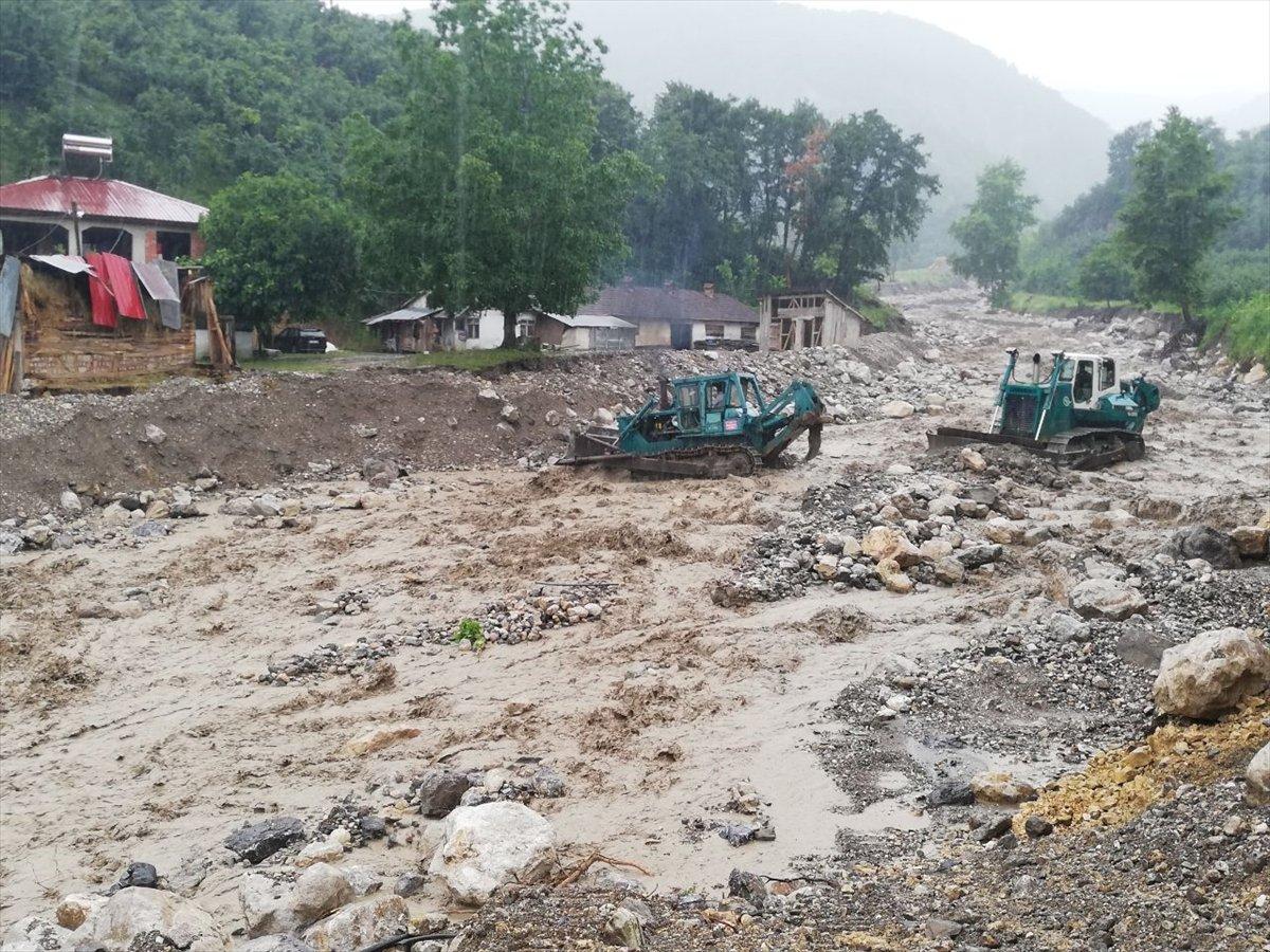 Sakarya'da sağanak taşkına sebep oldu