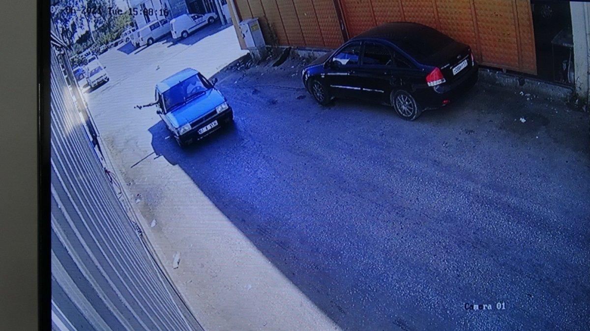 Antalya'da otomobilden iş yerine ateş açıldı