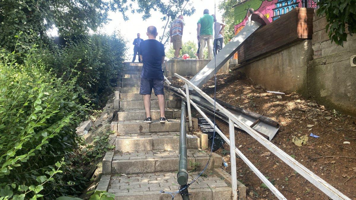 İstanbul'da fren yerine gaza basan sürücü, zor kurtuldu