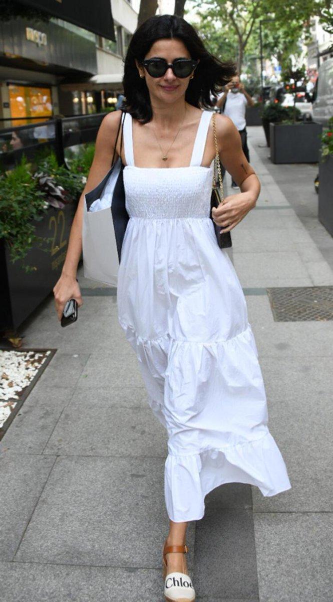 Nesrin Cavadzade, maskeyi çıkardı