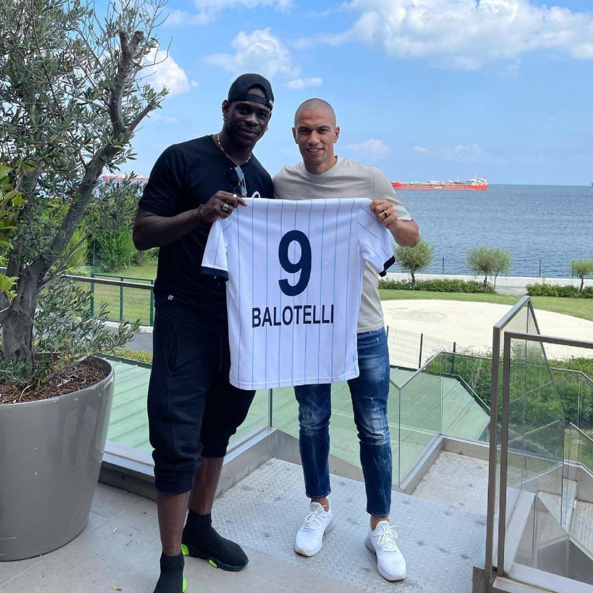 Balotelli'den 'semt oturuşu'