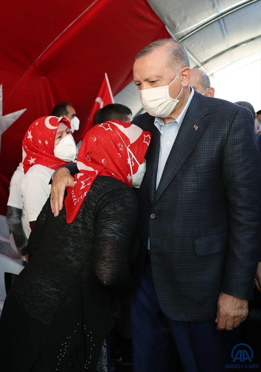 Cumhurbaşkanı Erdoğan, Diyarbakır anneleri ile bir araya geldi
