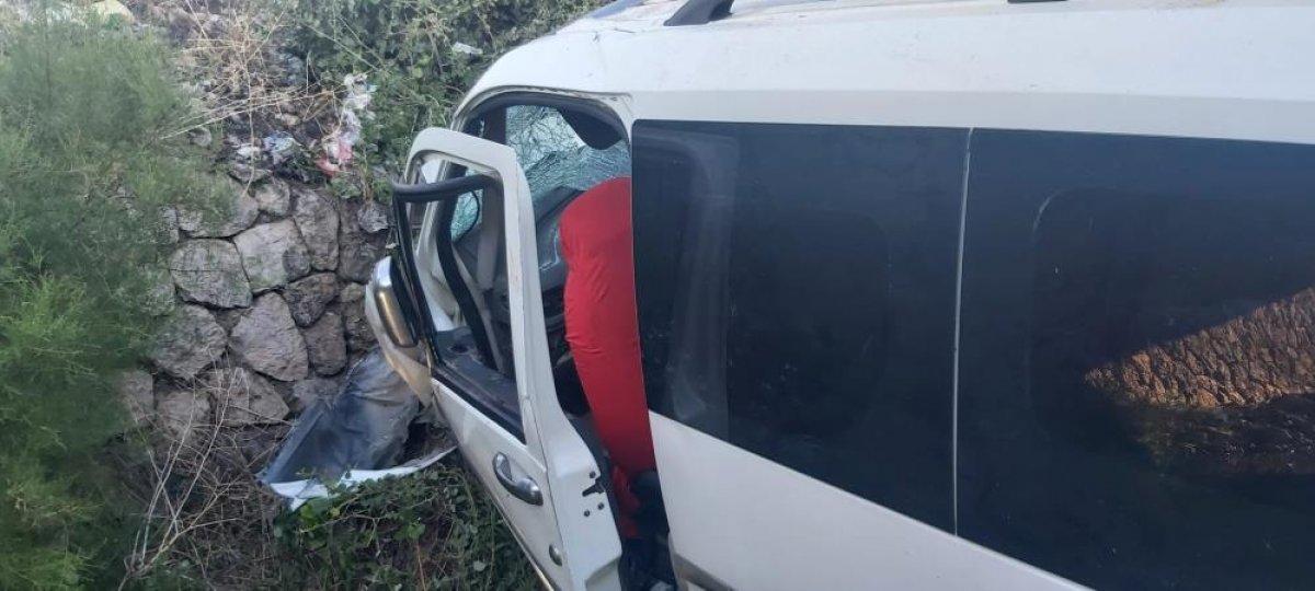 Isparta'da, Suriye uyruklu vatandaşların bulunduğu araç kanala uçtu