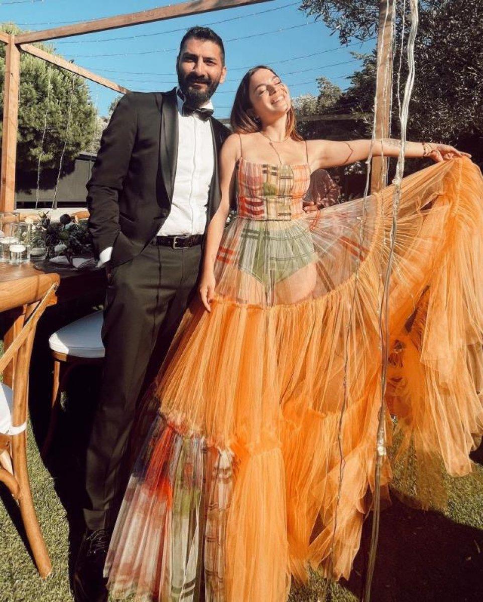 Aslı Bekiroğlu parti kıyafetiyle konuşuldu