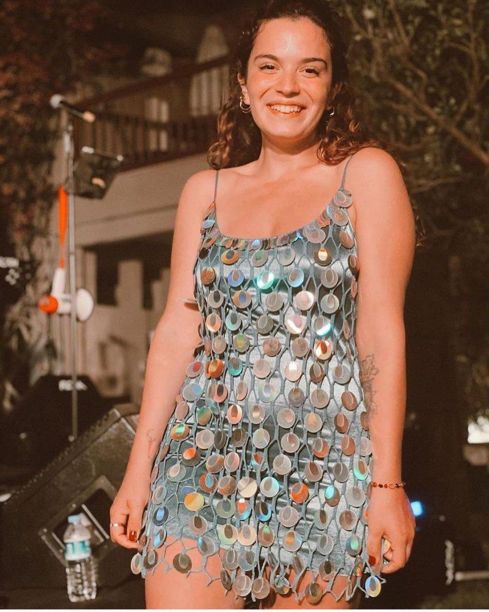 Aslı Bekiroğlu parti kıyafetiyle konuşuldu