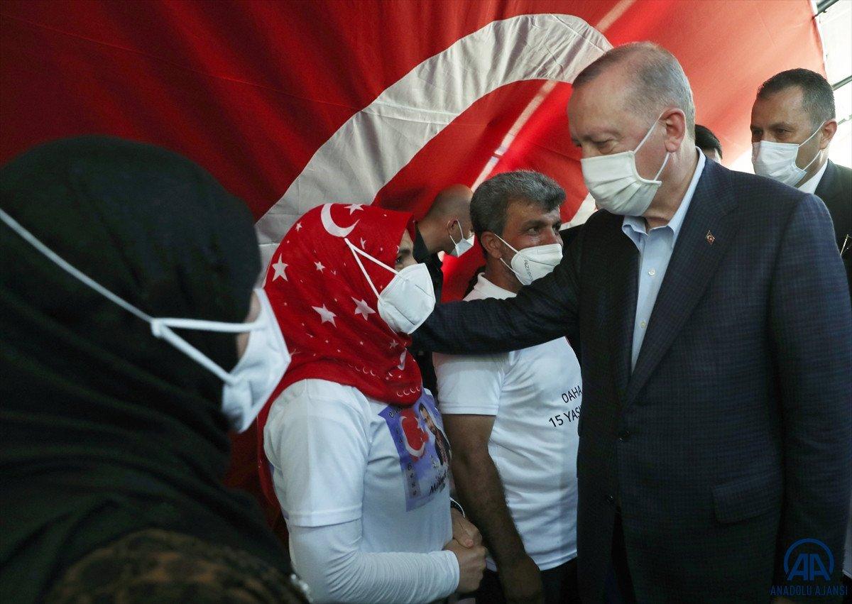 Cumhurbaşkanı Erdoğan, Diyarbakır anneleri ile bir araya geldi