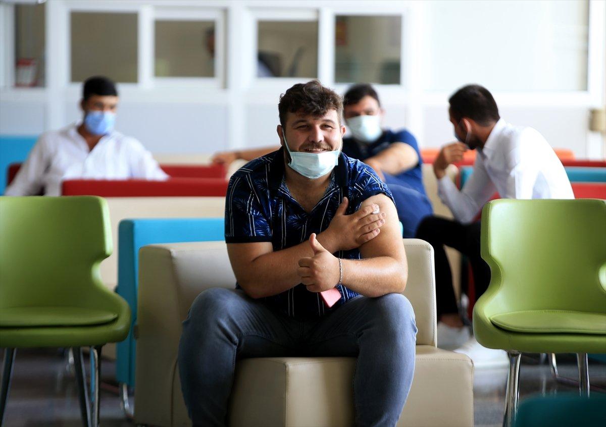 Fahrettin Koca: İlk doz aşılamada yüzde 60'a ulaşıldı