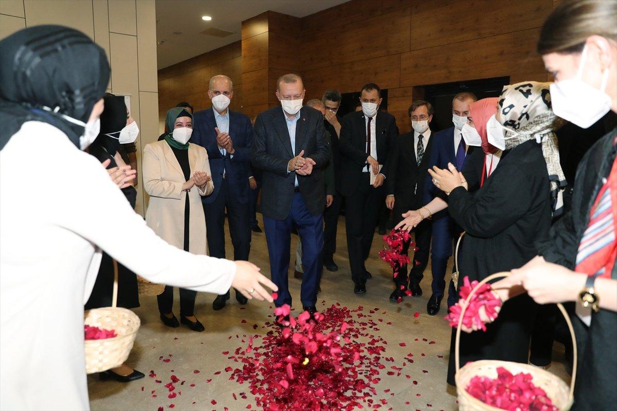 Cumhurbaşkanı Erdoğan'a Diyarbakır'da Biji Serok tezahüratı