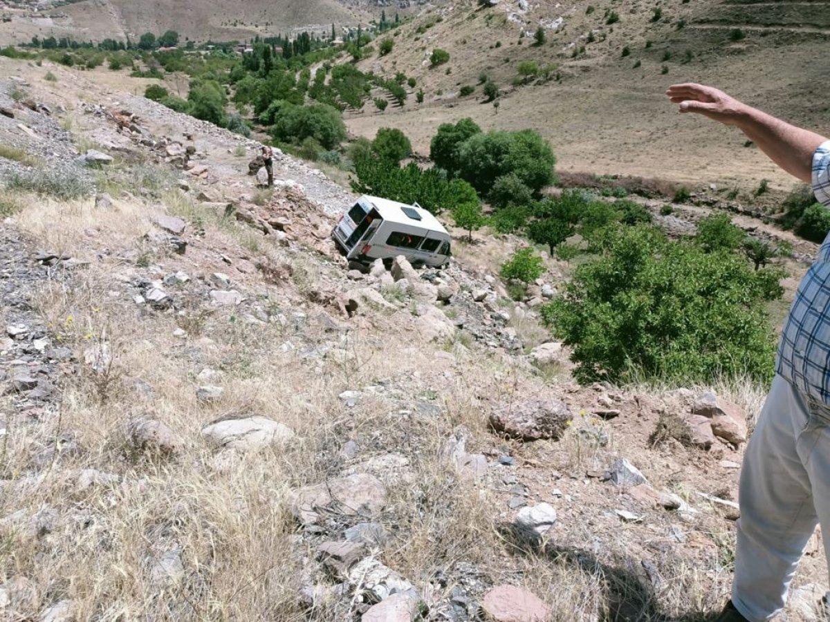 Malatya'da yolcu minibüsü devrildi: 15 yaralı