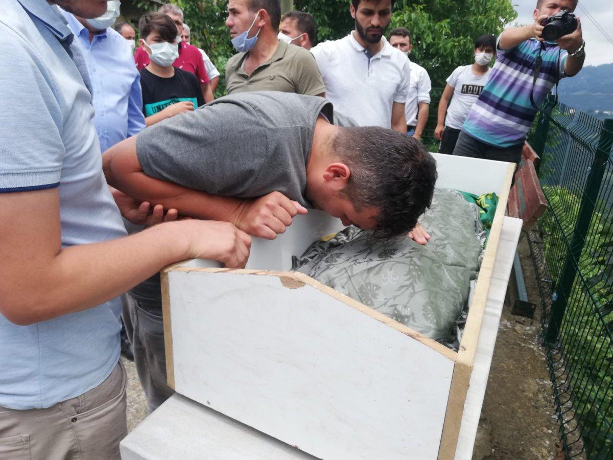Ordu'da babasının minibüsle çarptığı çocuk toprağa verildi