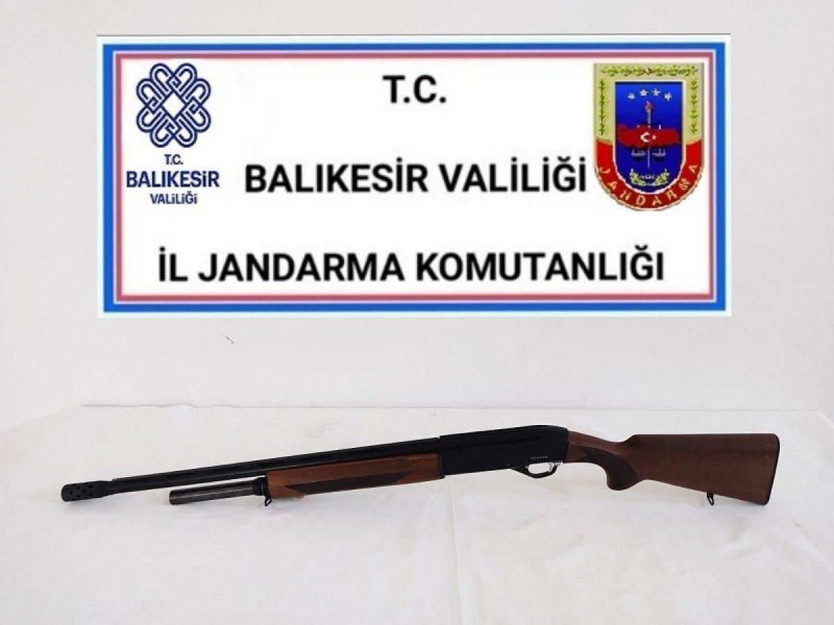 Balıkesir'de aranan 15 suçlu yakalandı