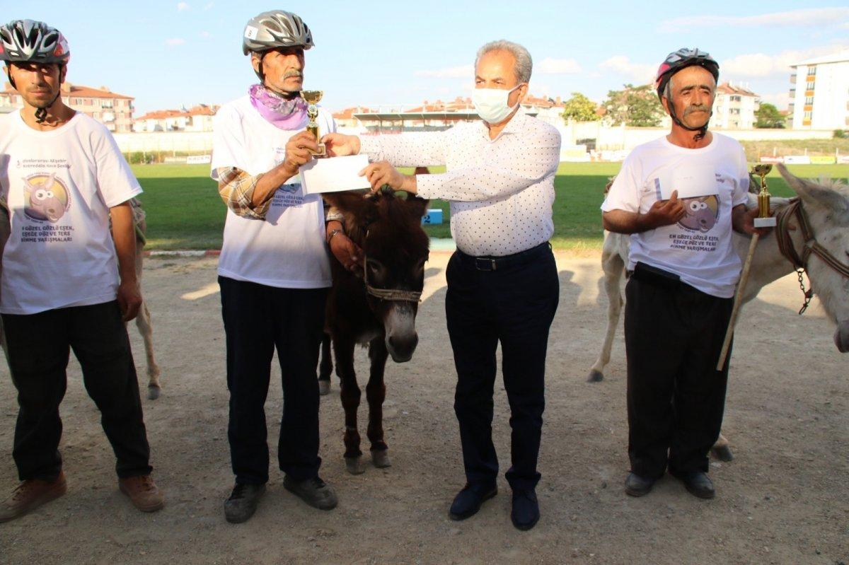 Akşehir'de en hızlı ve en güzel gözlü eşek yarışları yapıldı