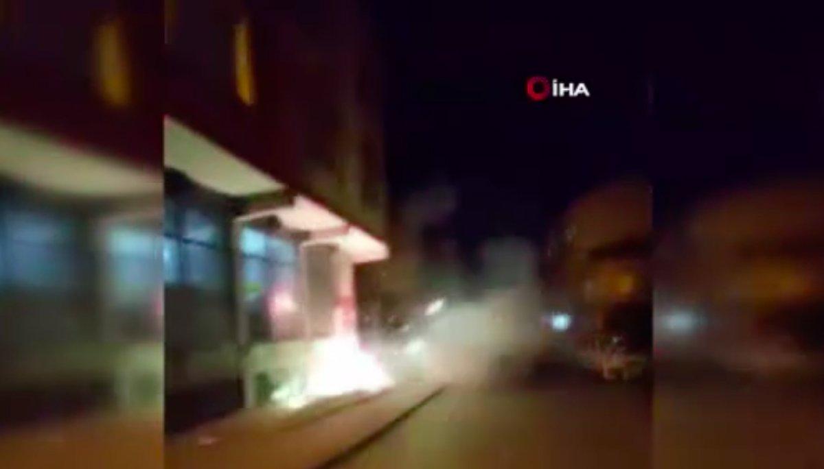 Arnavutköy'de yanlış yerleştirilen havai fişek sokakta patladı