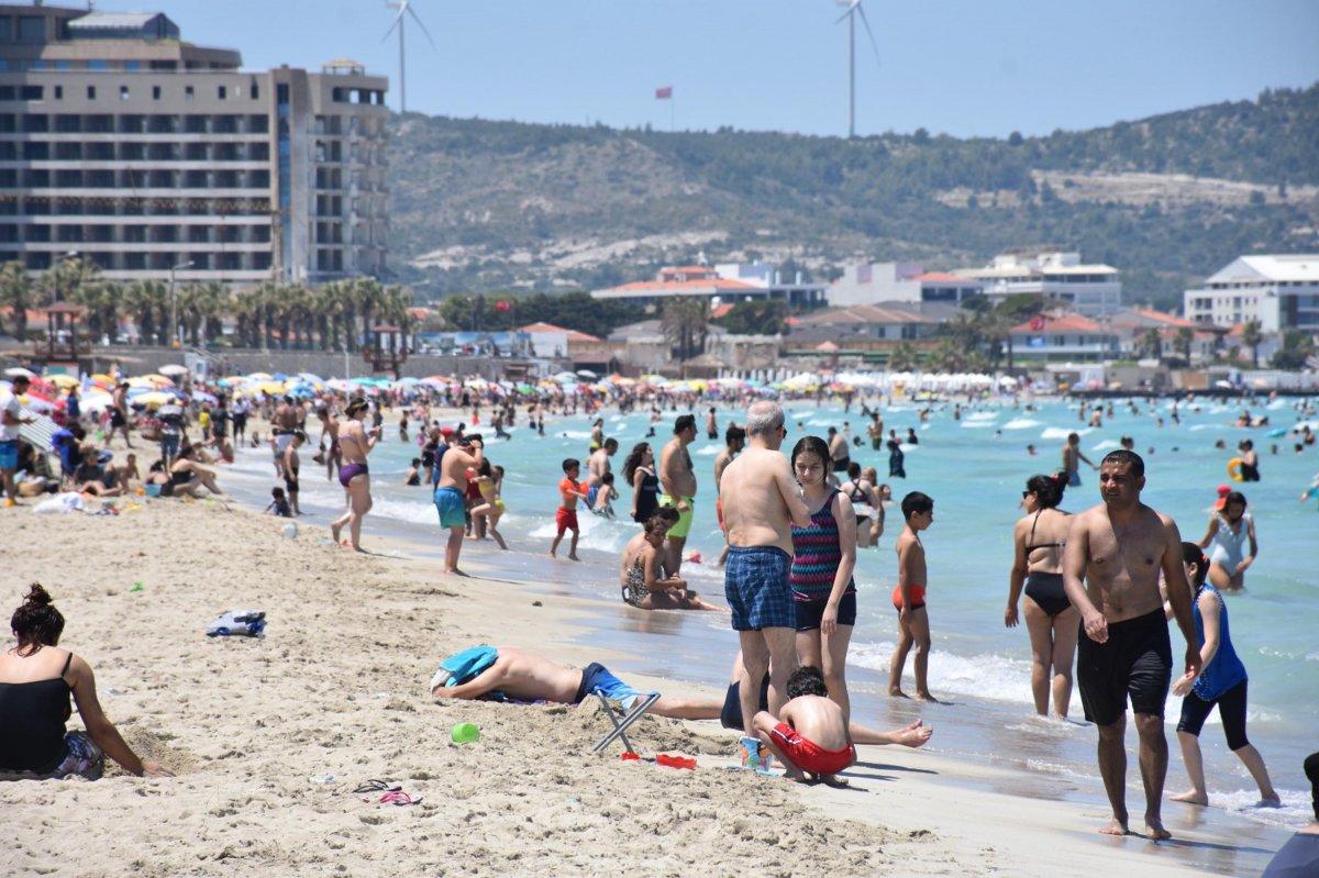 Çeşme yerli ve yabancı turistlerin akınına uğradı