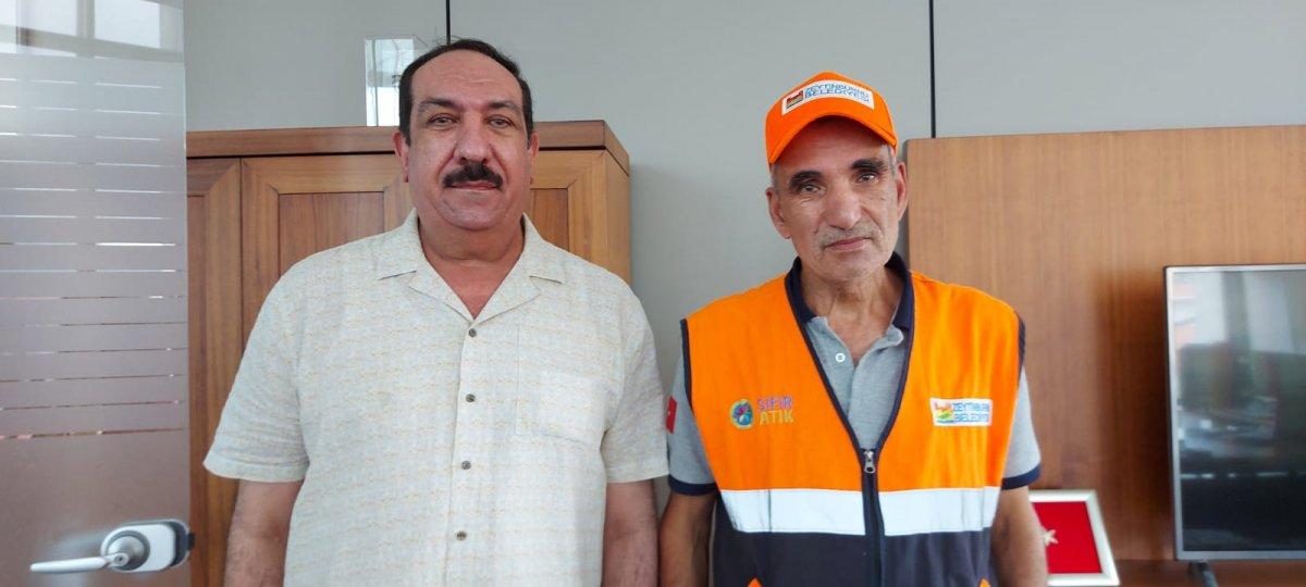 Zeytinburnu’nda temizlik işçisi, kaldırımda bulduğu parayı sahibine ulaştırdı