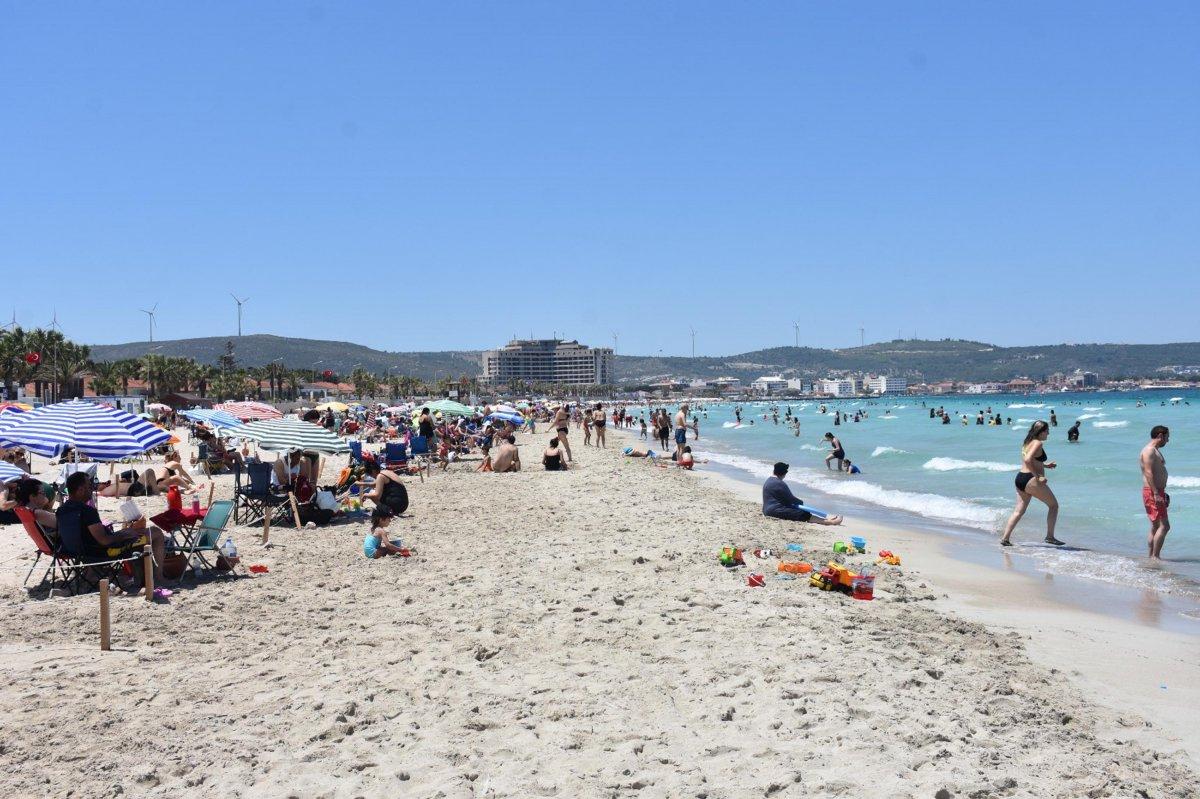 Çeşme yerli ve yabancı turistlerin akınına uğradı