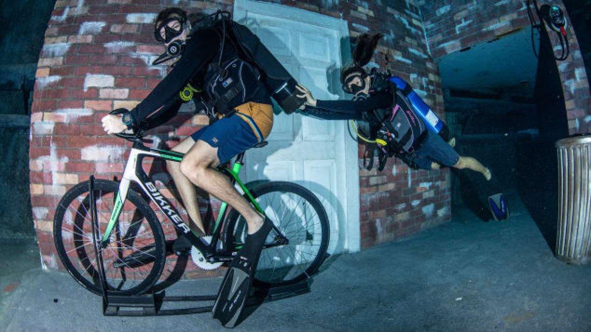 Dubai'de dünyanın en derin havuzu açıldı