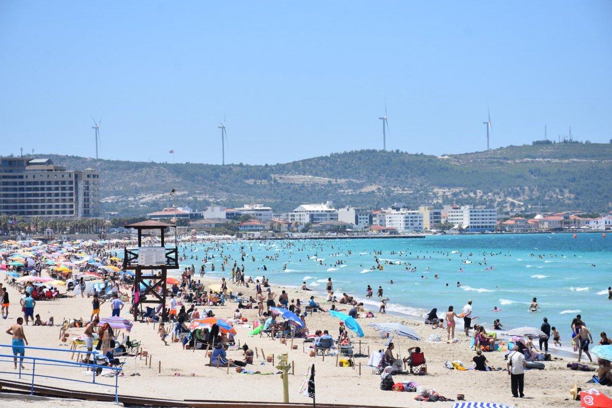 Çeşme yerli ve yabancı turistlerin akınına uğradı
