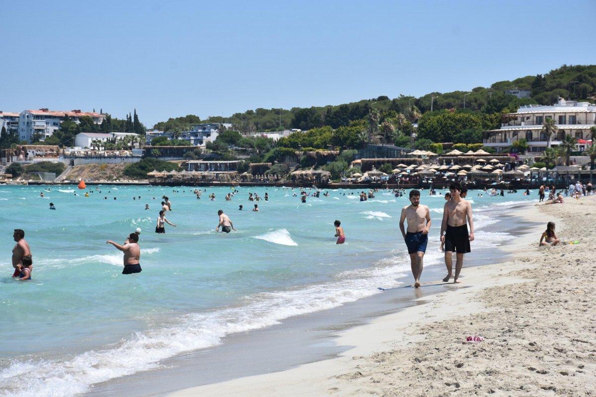 Çeşme yerli ve yabancı turistlerin akınına uğradı
