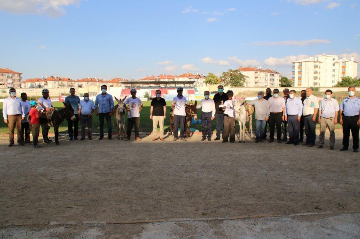Akşehir'de en hızlı ve en güzel gözlü eşek yarışları yapıldı