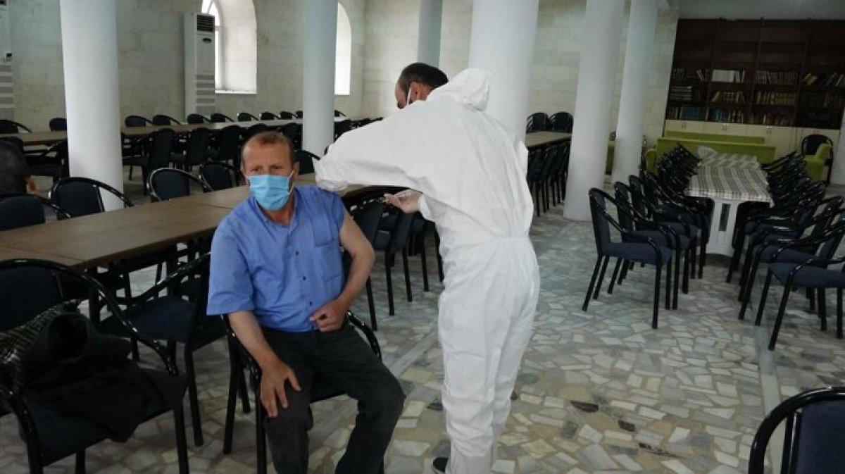 Karadeniz'de aşı mesaisi: Sağlık çalışanları 1800 metreye çıktı