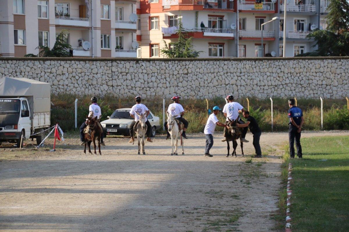 Akşehir'de en hızlı ve en güzel gözlü eşek yarışları yapıldı