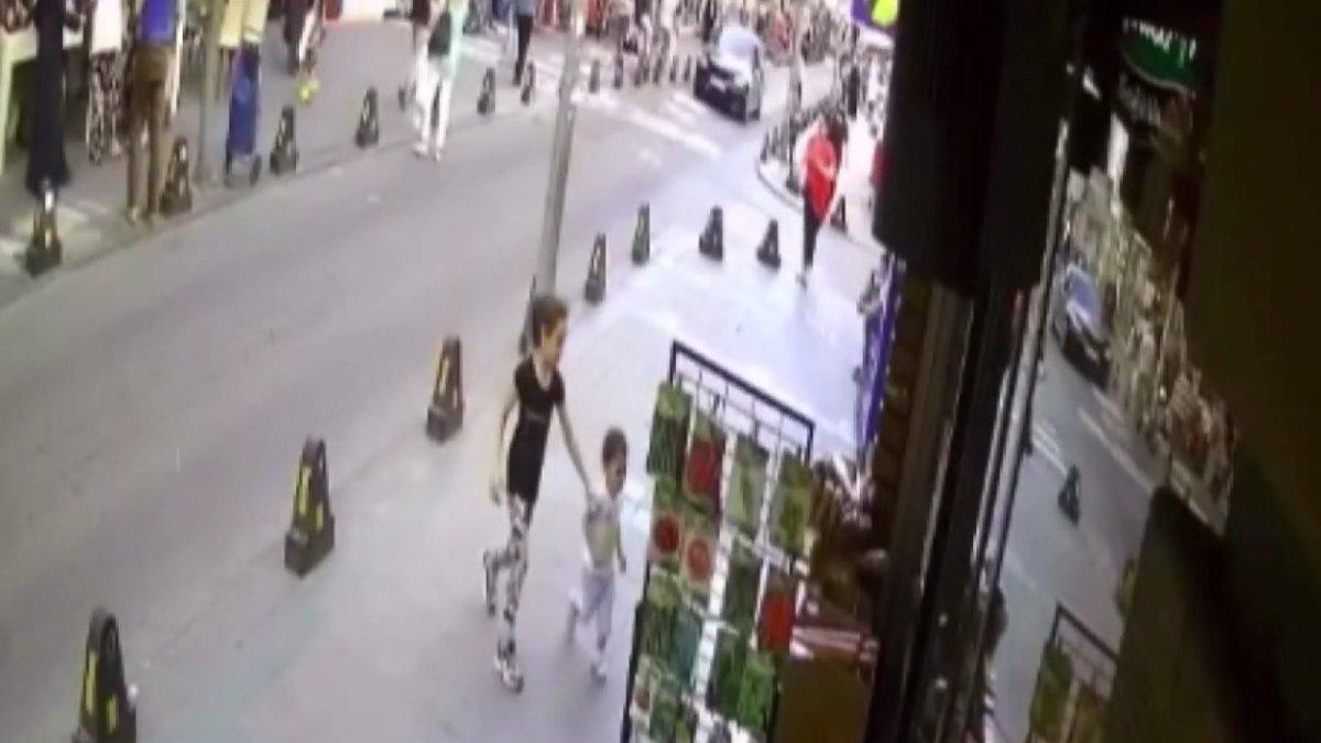 İstanbul'da yola fırlayan çocuk, son anda kurtuldu