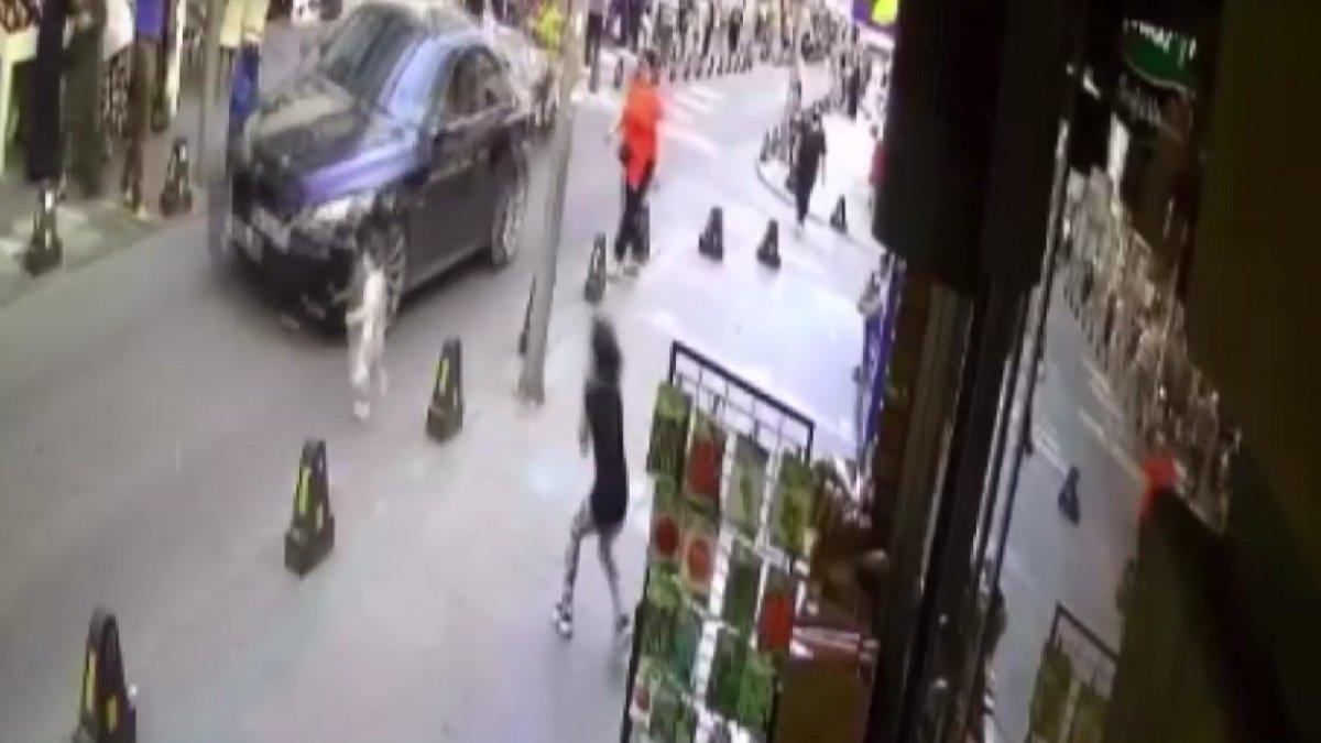 İstanbul'da yola fırlayan çocuk, son anda kurtuldu