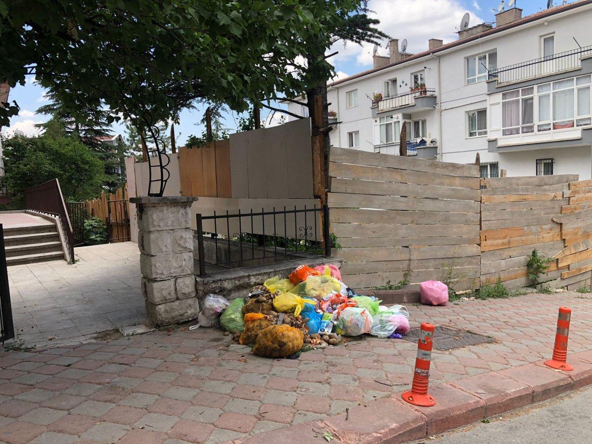 Çankaya'da sokaklar çöp yığınlarıyla doldu