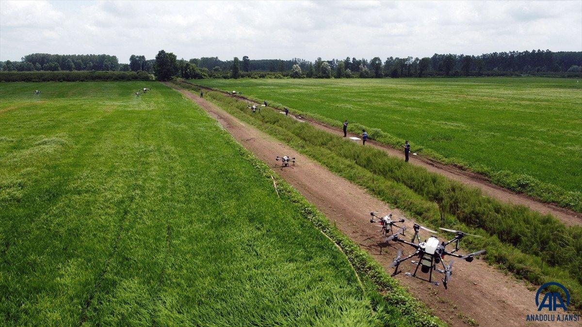Türkiye'de ilk kez ZİHA'larla çoklu uçuş ilaçlama denemesi yapıldı
