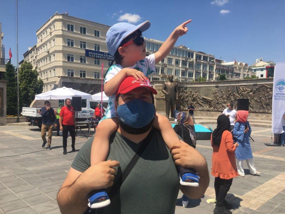 'Türk Yıldızları'ndan Kayseri'de gösteri uçuşu